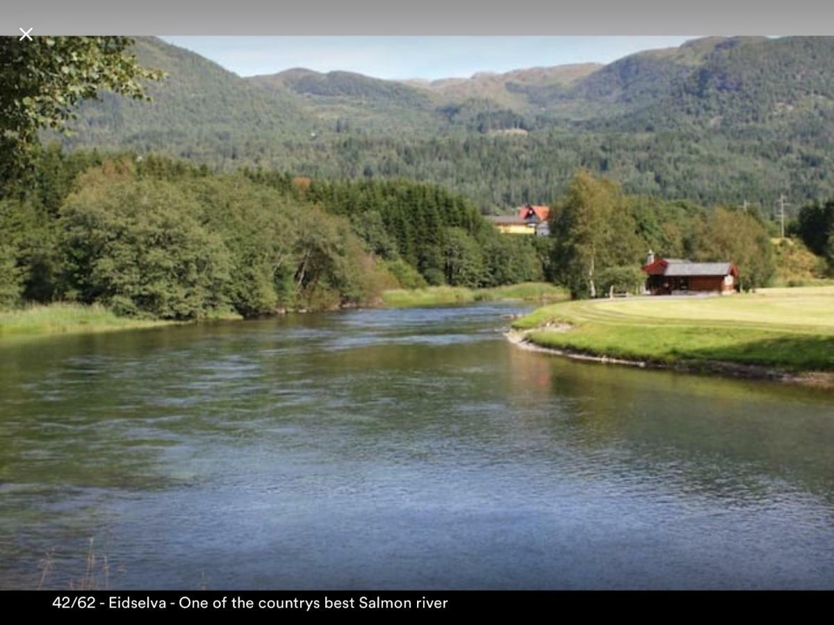 Koselig Landsbyhus I Nordfjord Nordfjordeid Ngoại thất bức ảnh