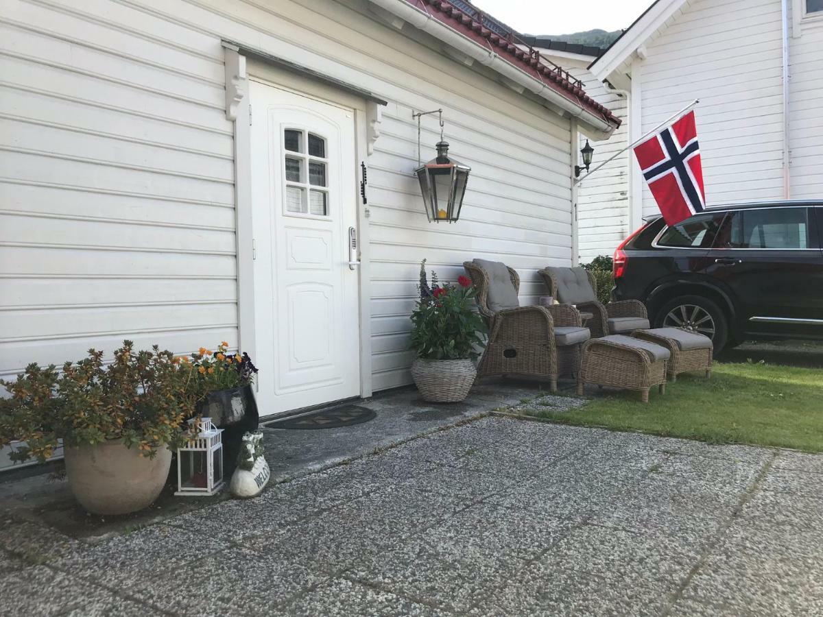 Koselig Landsbyhus I Nordfjord Nordfjordeid Ngoại thất bức ảnh
